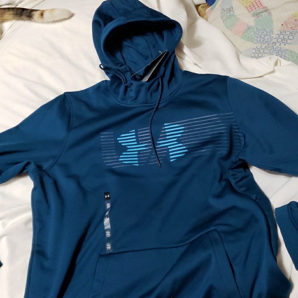 Under Armour hooded sweashirt